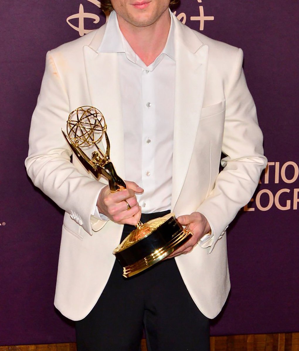 Jeremy Allen White Blazer - Image 3